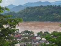 พระธาตุพูสี หลวงพระบาง ชมวิวสวย 360 องศา