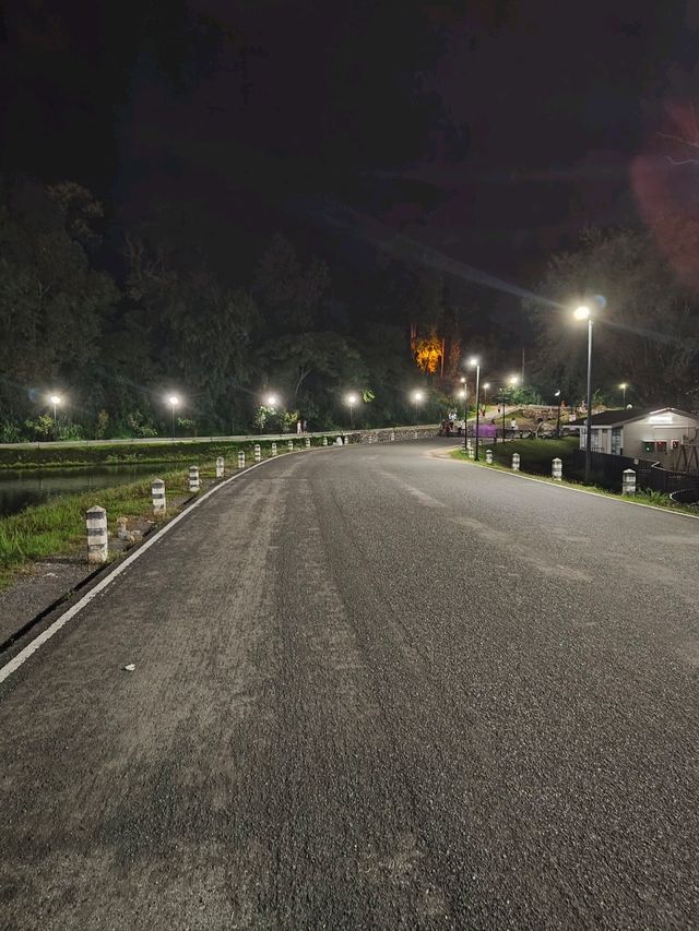 Tat Chomphu Reservoir park