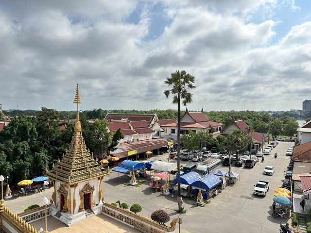 พระมหาธาตุแก่นนคร วัดหนองแวง 