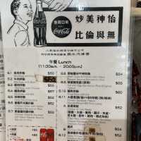 門外有美麗貓貓壁畫嘅小店餐廳🎆
