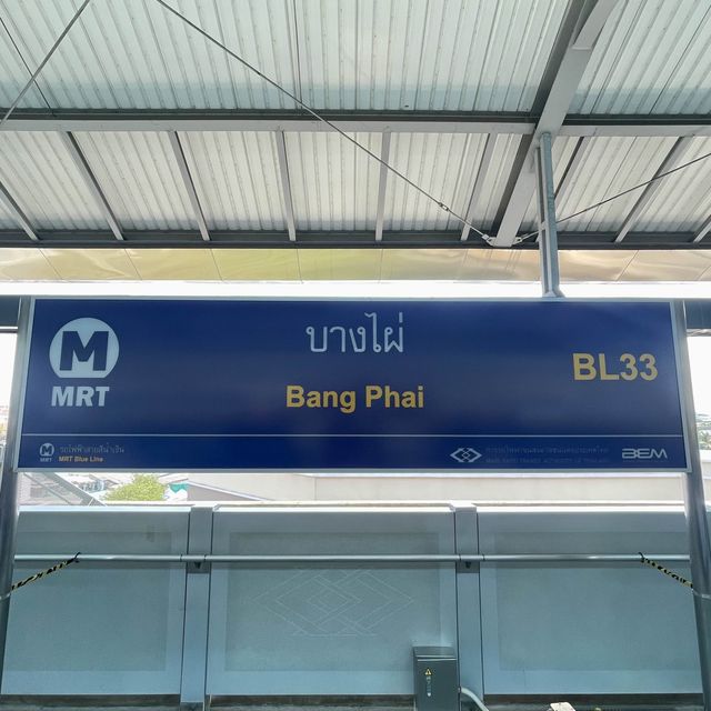 曼谷市區，超過20層高既巨大金佛