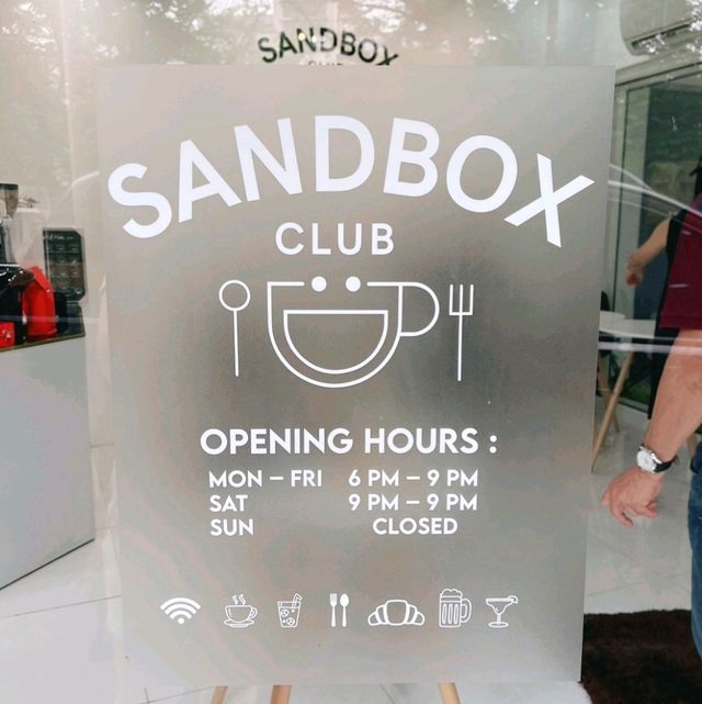 SANDBOX CLUB  คลับกาแฟสุดซอยอารีย์
