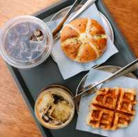 qoofe.cafe คาเฟ่ทูโทน สไตล์เกาหลี | สระบุรี