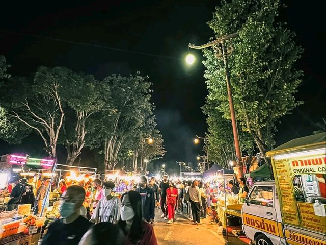 Walking street จ.น่าน หน้าวัด ภูมินทร์