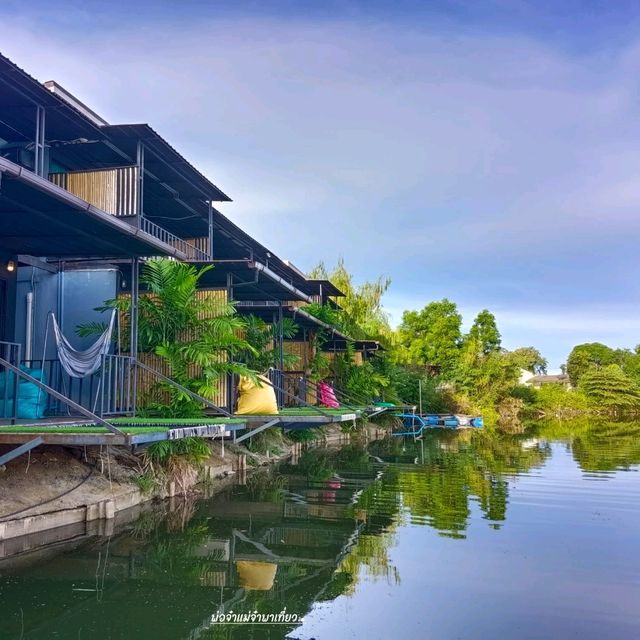 Kram Farmstay กำแพงแสน ที่พักติดริมทะเลสาป
