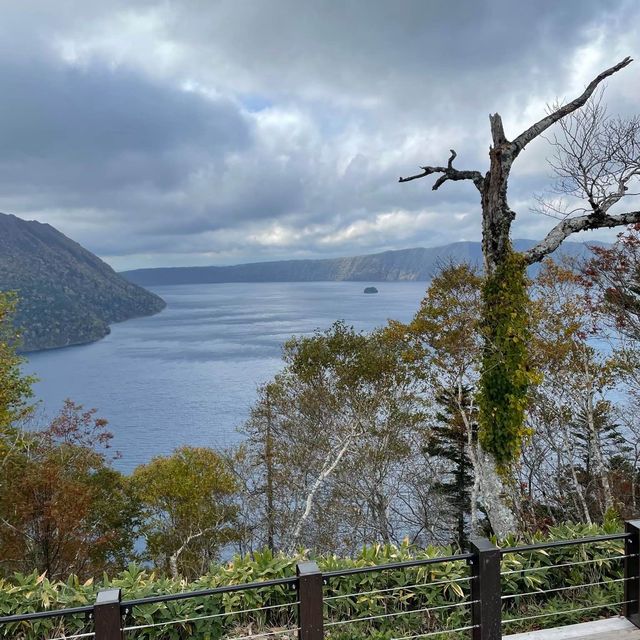 【北海道】摩周湖から生まれた神秘の湖「神の子池」