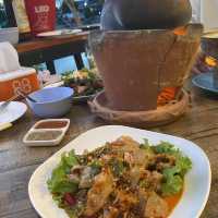 ร้านชิล chill ริมวัง หลังค่าย by เตี๋ยวดำ ลำปาง
