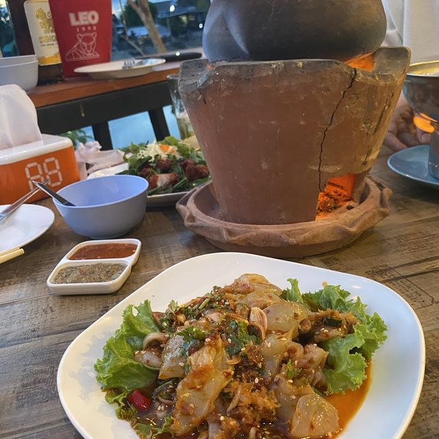ร้านชิล chill ริมวัง หลังค่าย by เตี๋ยวดำ ลำปาง