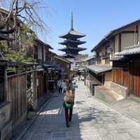 夏の京都をゆかたで街並みを歩く、祇園で美味しく食べ満喫しよう！