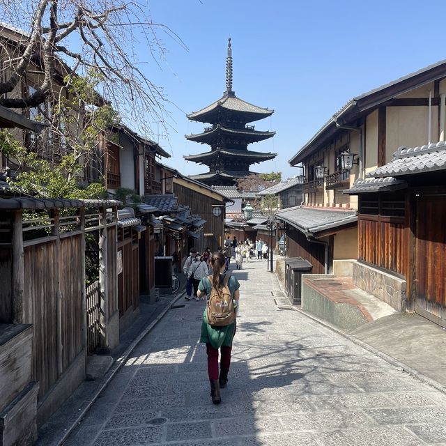 夏の京都をゆかたで街並みを歩く、祇園で美味しく食べ満喫しよう！