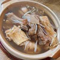 沙嗲，肉骨茶，海南雞飯  ... 嘆 ！ 南洋美食！