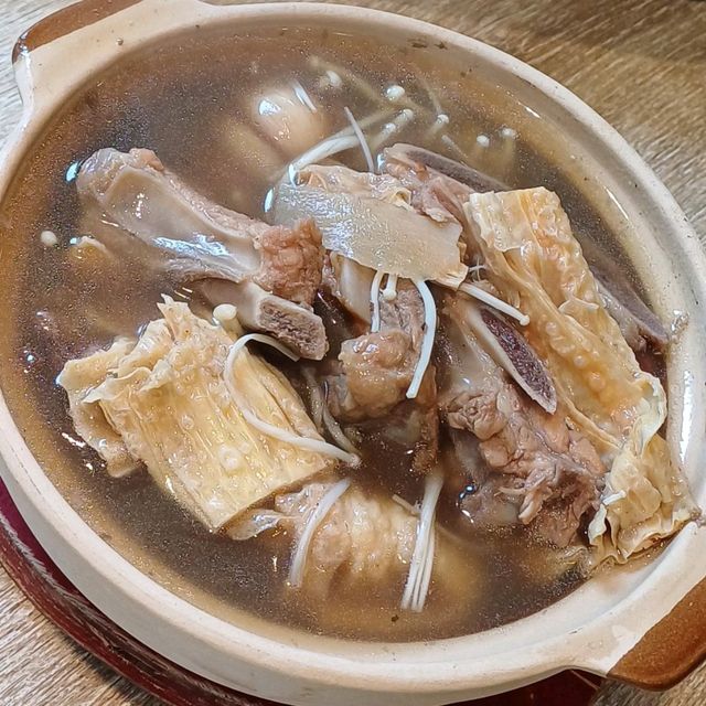 沙嗲，肉骨茶，海南雞飯  ... 嘆 ！ 南洋美食！