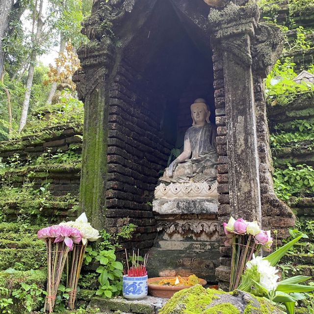 เที่ยววัดเก่ากลางป่าเขา วัดผาลาดเชียงใหม่