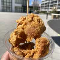 ボリュームすごすぎ！アツアツさくさくが美味しいから揚げ専門店からっと！明石市西新町駅前