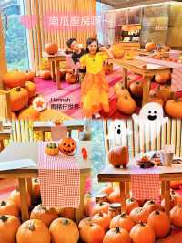 Halloween in wonderland 