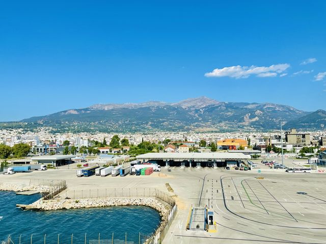 The sea views that embraced the city.