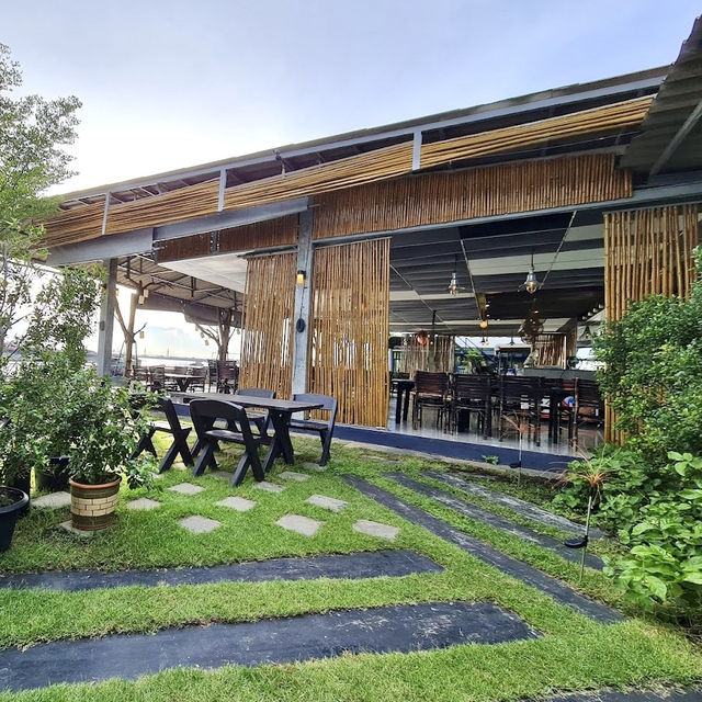 “บ้านเมษา” ร้านอาหารวิวแม่น้ำเจ้าพระยา