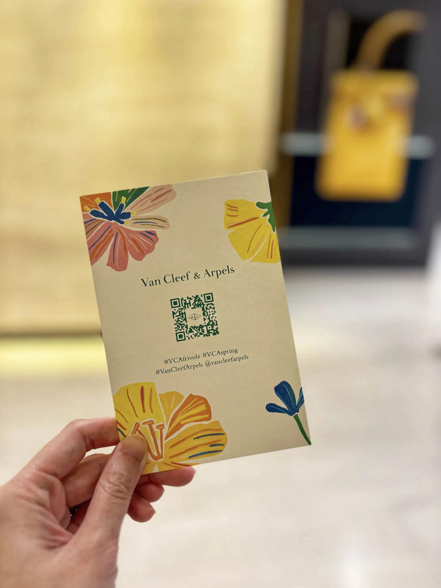 Van Cleef & Arpels與LANDMARK合作，藝術家Navet為春天帶來活力