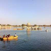 💛 Exploring the Tranquil Gadisar Lake 🛶