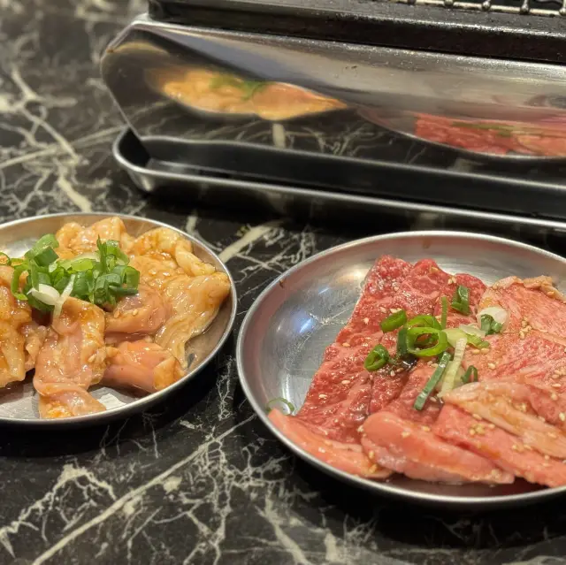 大阪燒肉美食店燒肉一二三。