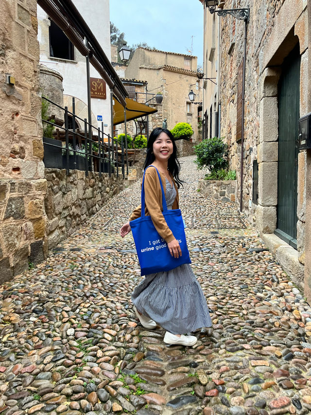 🇪🇸Tossa de Mar - A lovely beach town in Spain! 