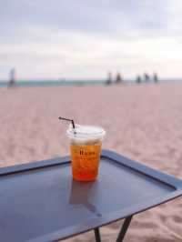 HAUS คาเฟ่ Vibes ดีริมหาดแสงจันทร์ 🍹🌞