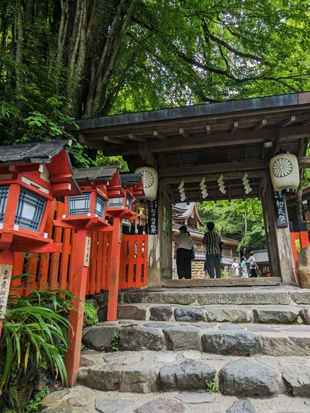 日本京都-攝影者最愛的點燈石階：貴船神社