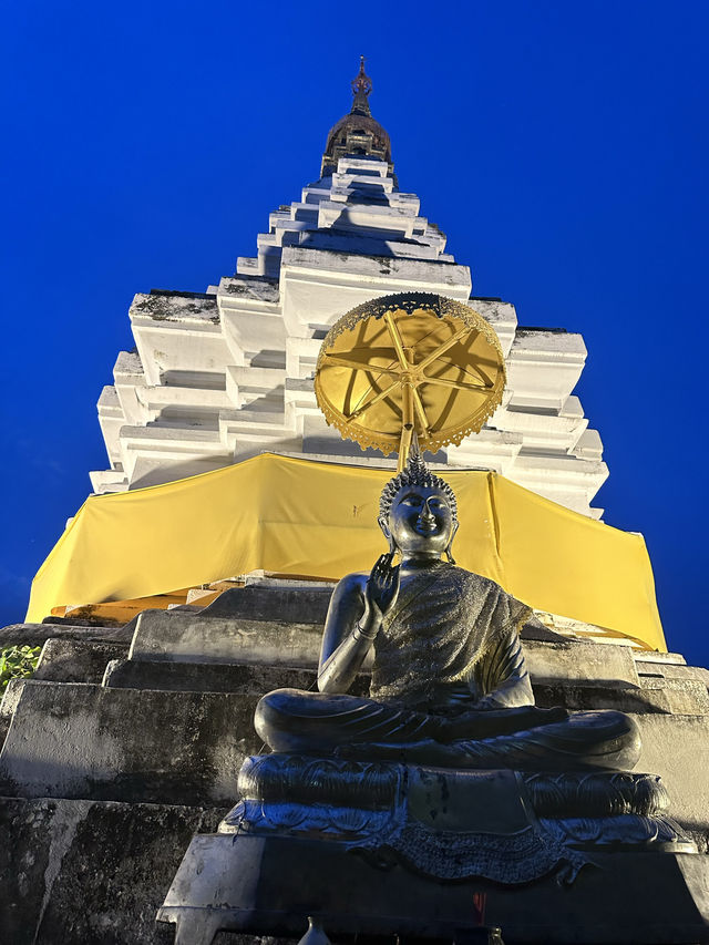 📍ท้าวเวสสุวรรณปางนั่งขุมทรัพย์ กลางเมืองเชียงใหม่