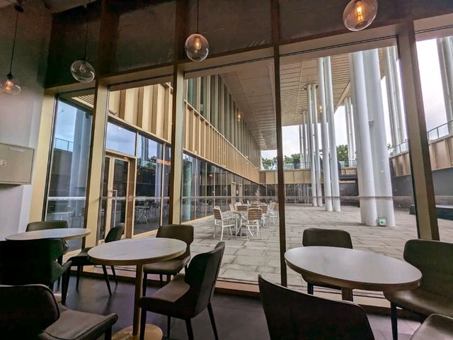 台南-圖書館內的烘豆實驗室：DYC.Coffee 打咖啡