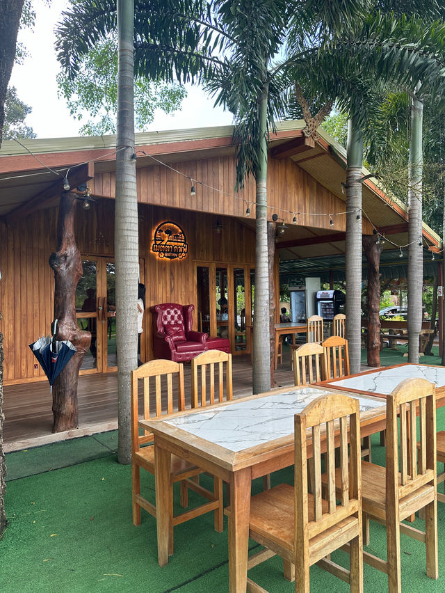 เมตตา คาเฟ่ ร้านอาหารกลางนา เต่างอยสกลนคร