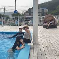 가족여행은 맛있는 음식! 그리고 수영장 있는 숙소가 최고~ 