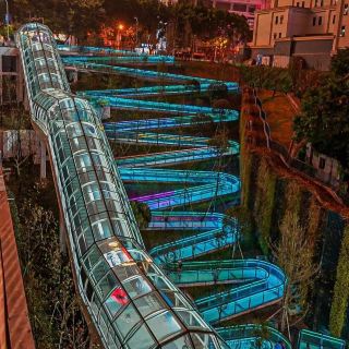 Chongqing's Hidden Gem: The Enchanting 19-Turn Rainbow Pathway by the Cliff, Full of Technological Flair!