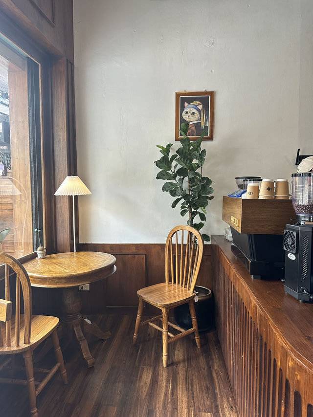 📍คาเฟ่เปิดใหม่ LOG COFFEE & TEAK FURNITURE 