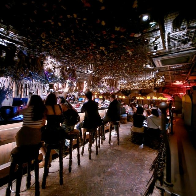 中環特色酒吧 🍸| 讓你走進夢幻國度🍷