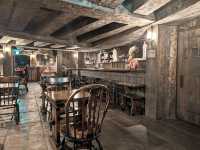 Three Broomsticks ร้านอาหารโซนแฮร์รี่ พอตเตอร์ 