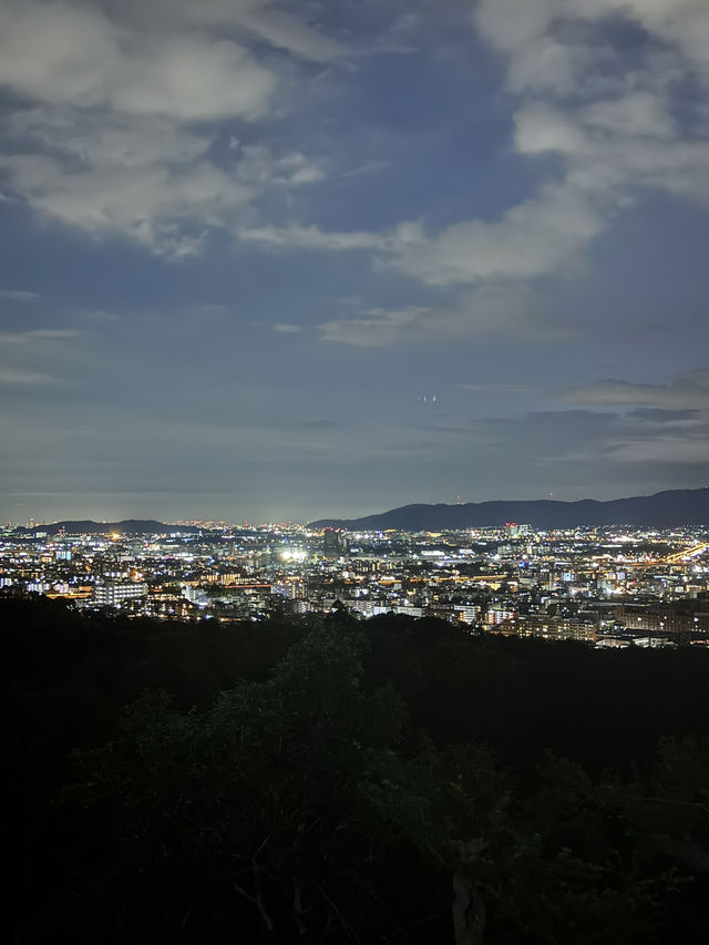 【京都・伏見稲荷】ガイドさんと登る夜の伏見稲荷