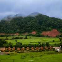 ที่พักริมน้ำมาง และวิวท้องนา บ่อเกลือ น่าน