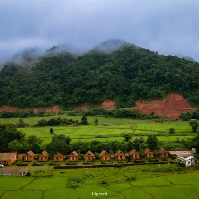 ที่พักริมน้ำมาง และวิวท้องนา บ่อเกลือ น่าน