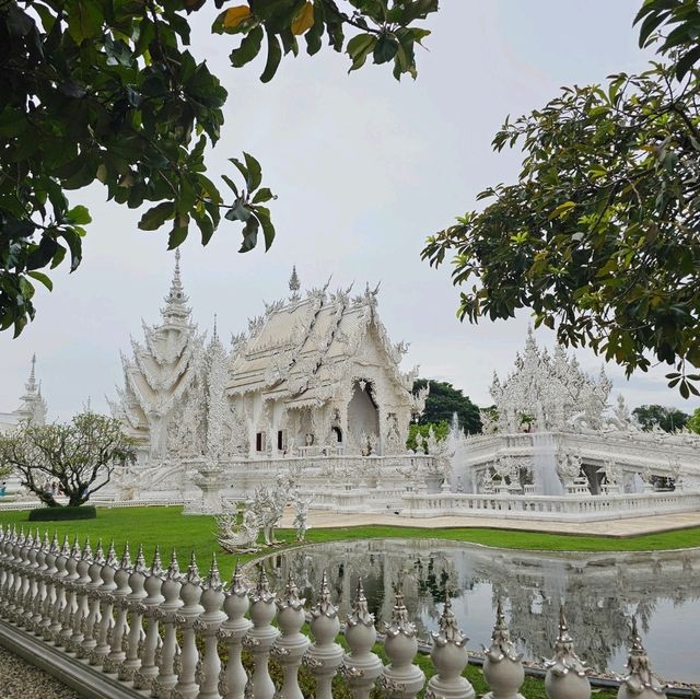 เที่ยวเชียงราย ไหว้พระวัดร่องขุ่นสวรรค์บนดิน