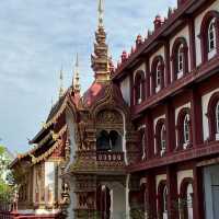 Wat Bukkhalo：紫紅聖地 🌸🏯