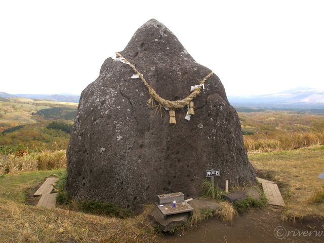 【熊本県】古代巨石ミステリーと絶景紅葉！押戸石の丘