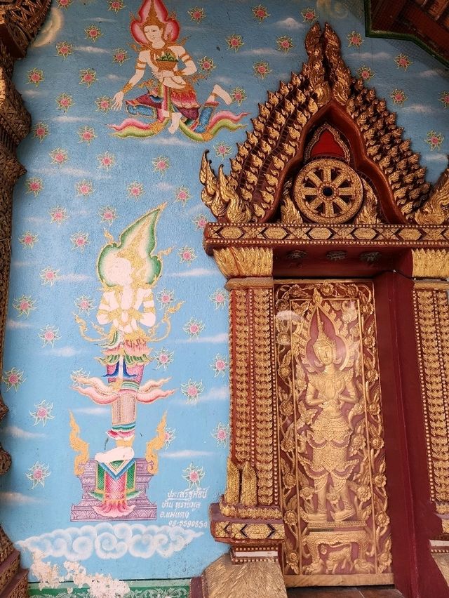 【チェンマイ】水色のポーチが珍しい 寺子屋Wat Puak Chang