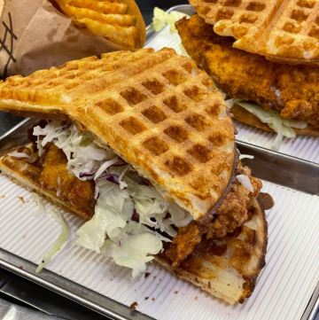 韓国】美味しいワッフルバーガーのお店🇺🇸⭐︎ | Trip.com ソウル