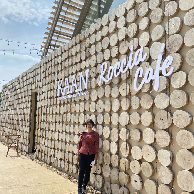 Roccia Cafe Kanchanaburi ใกล้สะพานข้ามแม่น้ำแคว
