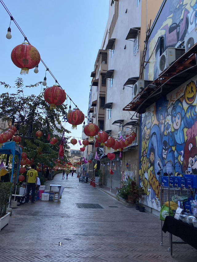 Ong Ang Walking Street: The Heartbeat of Bangkok