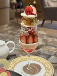 Strawberry sweets in Lobby lounge🍓