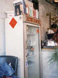 ☕️ 存憶 Cafe Bar：レトロな空間で楽しむ特別な一杯 🕰️