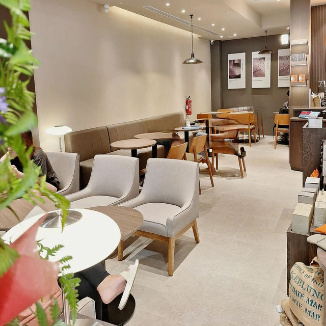Crafting Perfection at Louisa Coffee Singapore