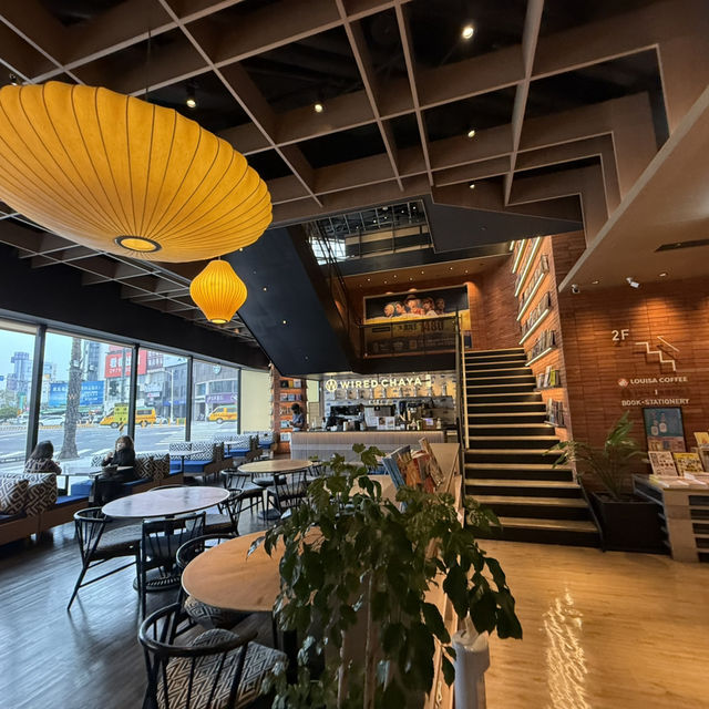 高雄大立百貨公司1樓蔦屋書店的美食餐廳（茶屋）輕食非吃不可