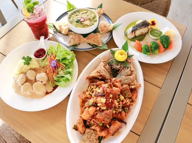 Mirror mirror ที่พัก คาเฟ่ริมทะเล